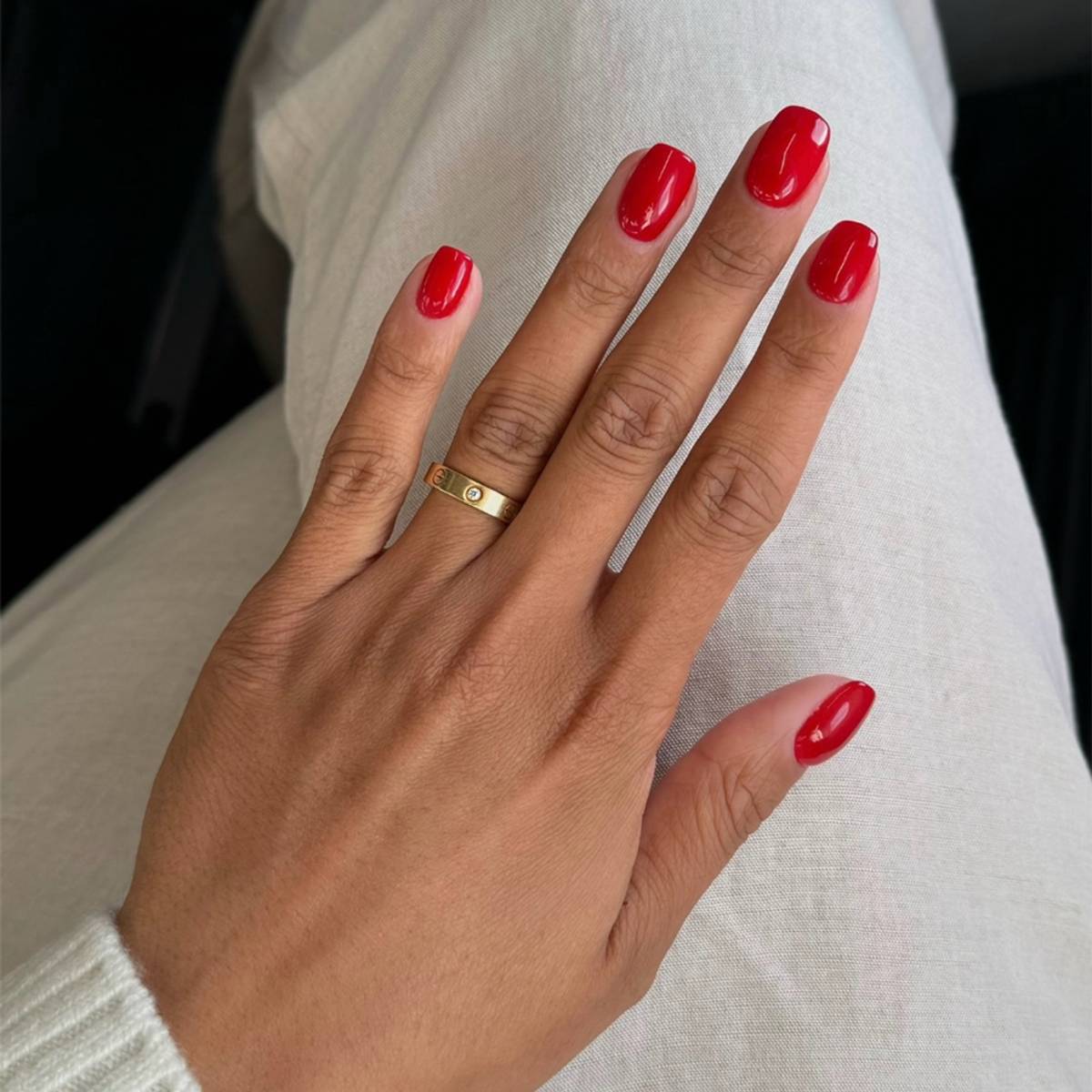 main character red nails by IG @iramshelton