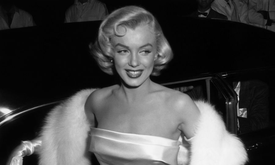 Marilyn Monroe (1926 - 1962) arriving at the premiere of the film 'There's No Business like Show Business'.