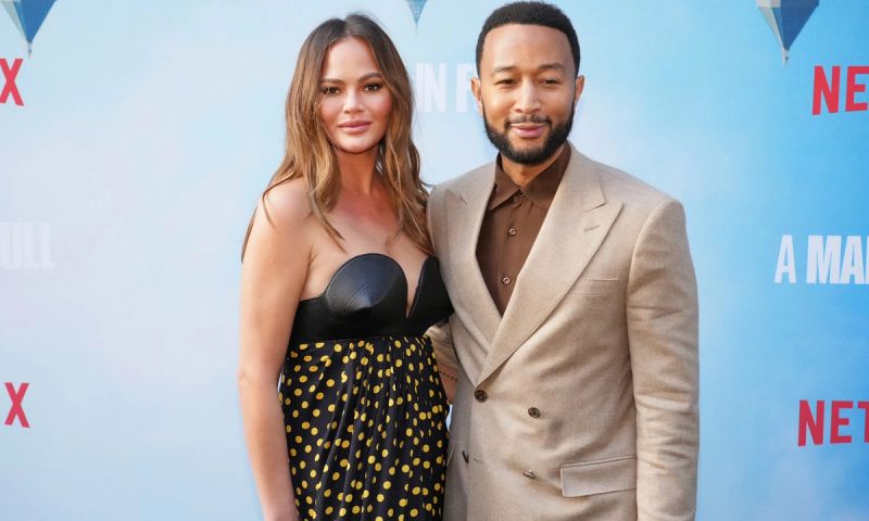 chrissy teigen hives