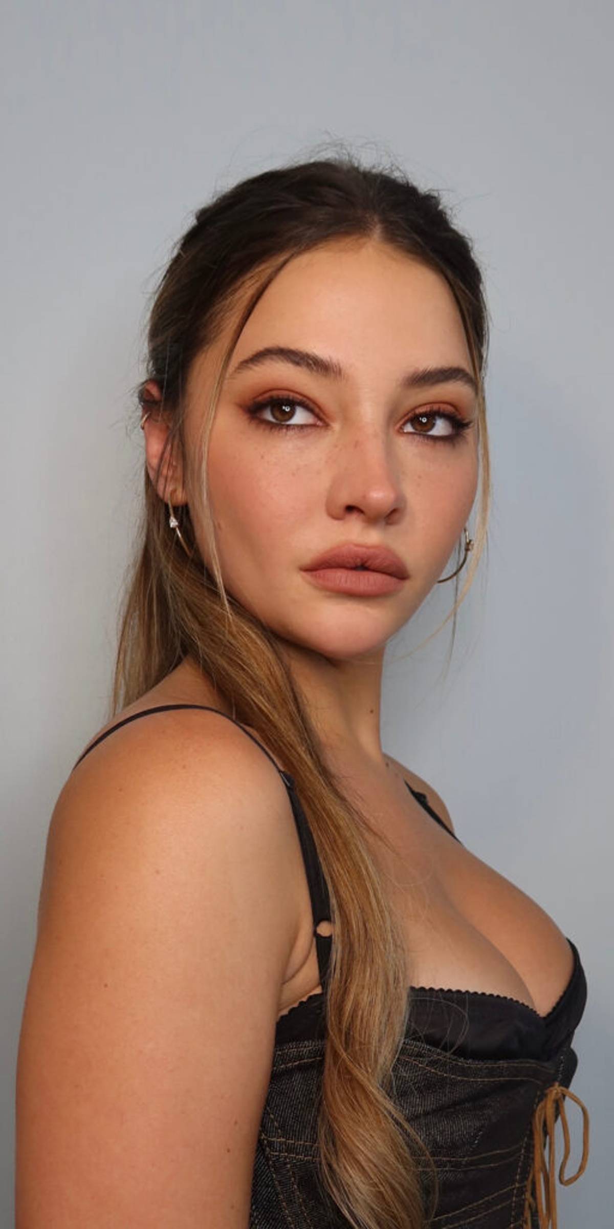Madelyn Cline wearing Revlon makeup