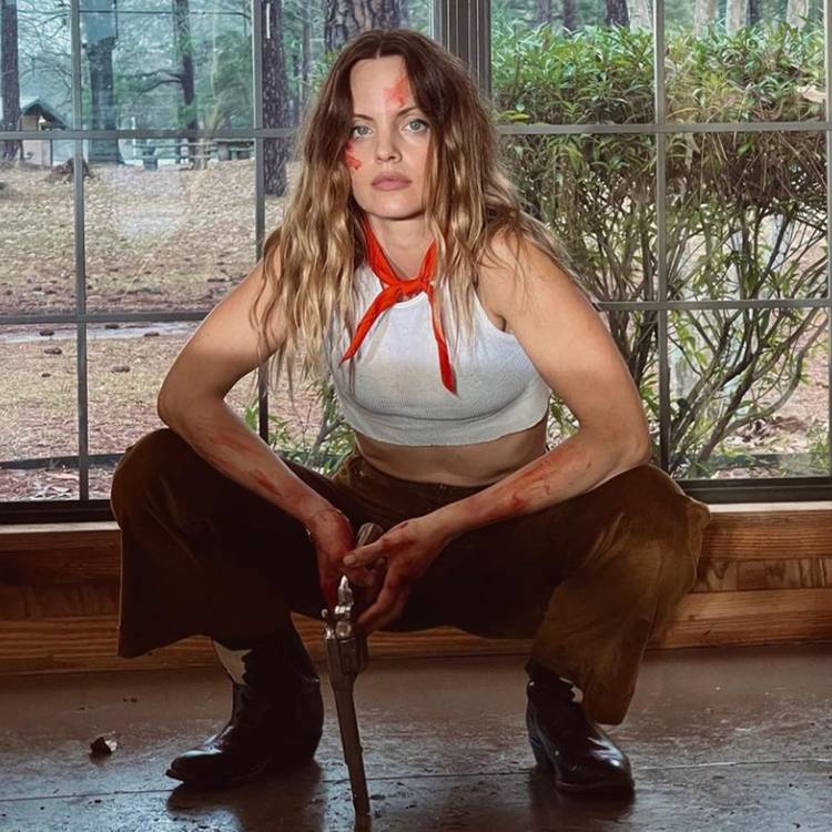 Mena Suvari
