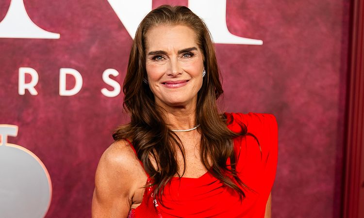NEW YORK, NEW YORK - JUNE 08: Brooke Shields attends the 78th Annual Tony Awards at Radio City Music Hall on June 08, 2025 in New York City.