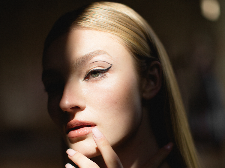 The lower eyelid has a smooth appearance