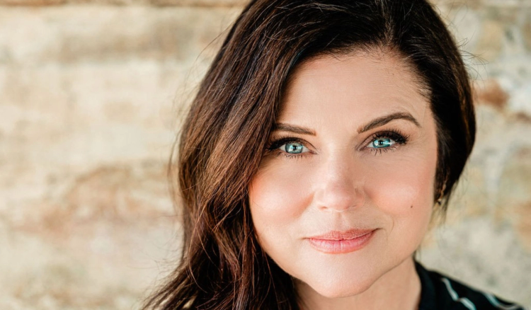Tiffani Thiessen headshot