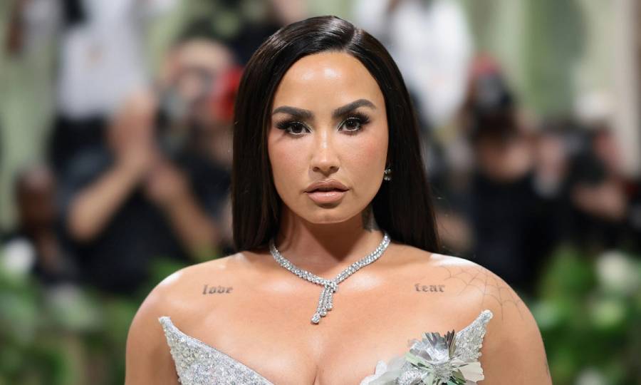 demi lovato freckles