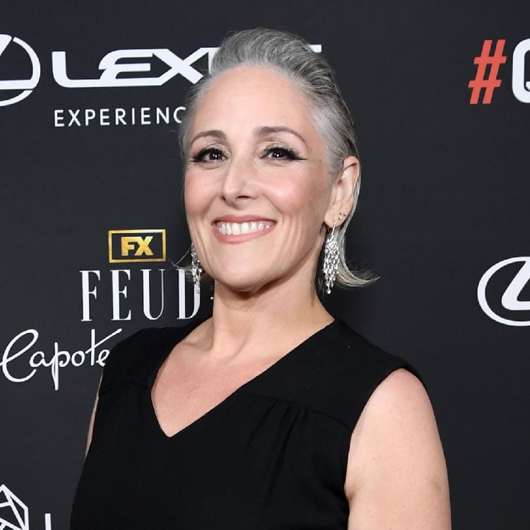 Ricki Lake gray hair