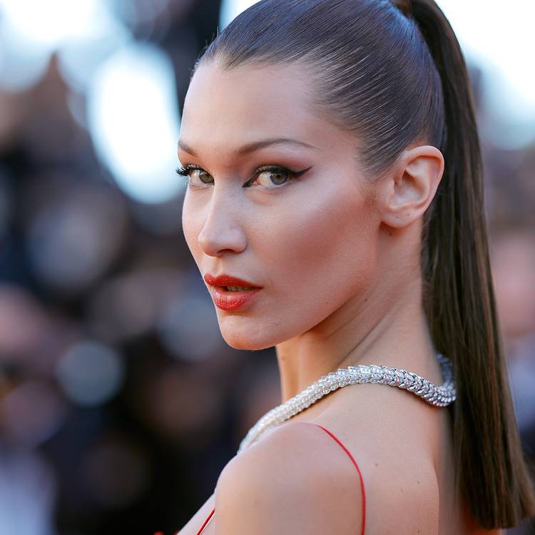 sleek straight ponytail