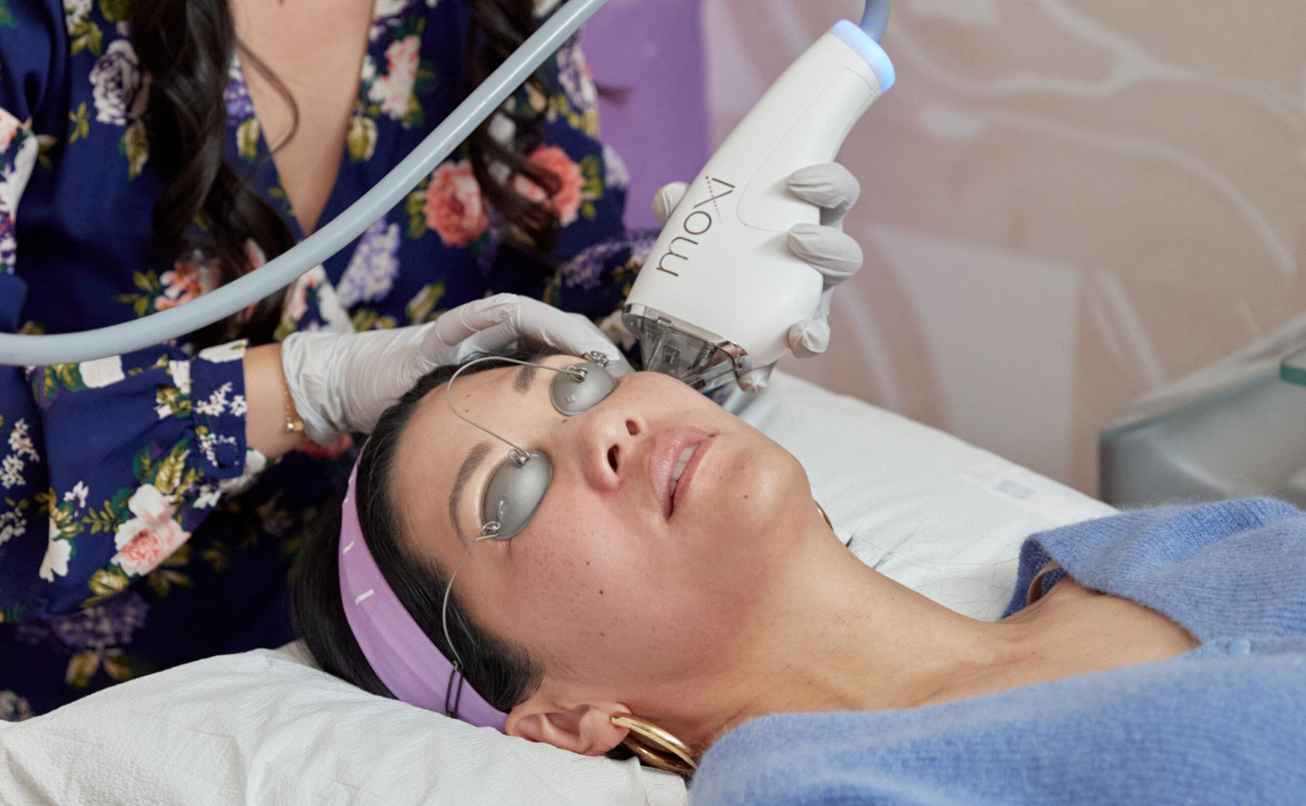 Here’s How to Treat Signs of Aging in 10 Minutes, According to an Expert