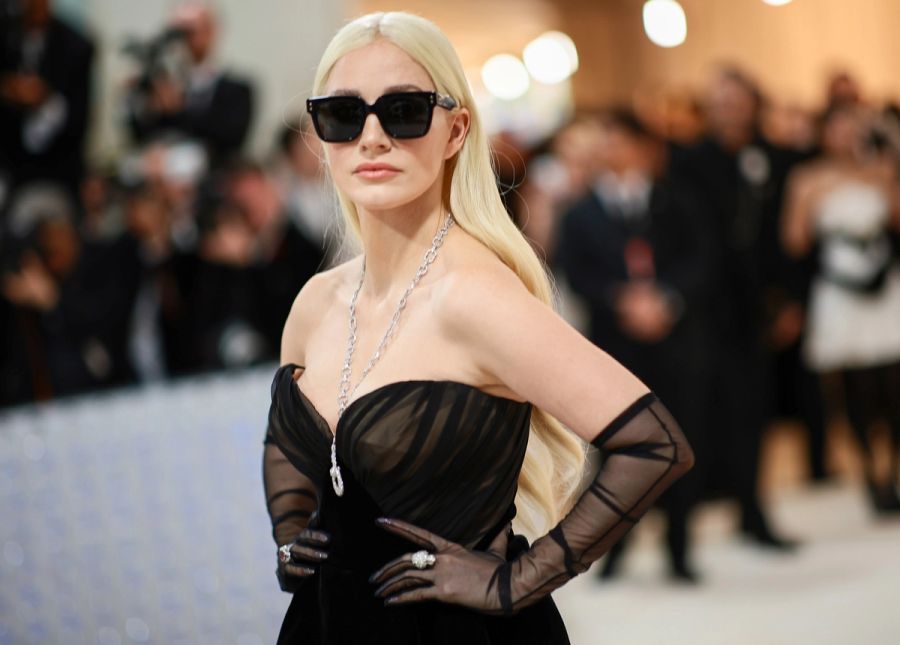 Jessica Chastain Stuns as a Platinum Blonde for the MET Gala