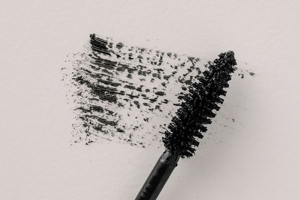 mascara-wand-stock-image