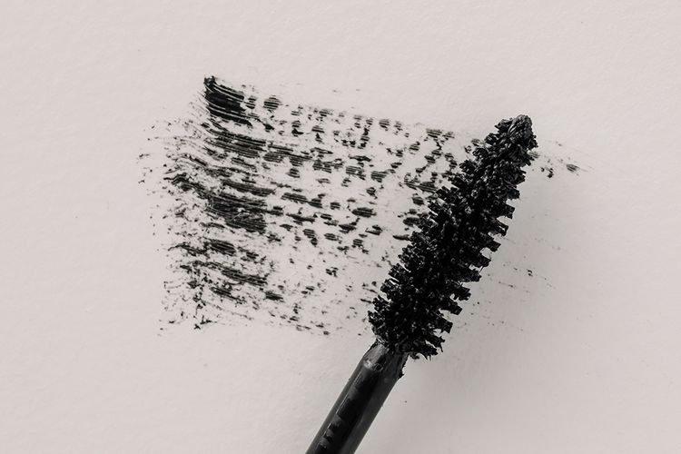 mascara-wand-stock-image