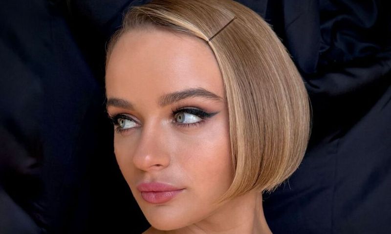 Joey King with a cup bob