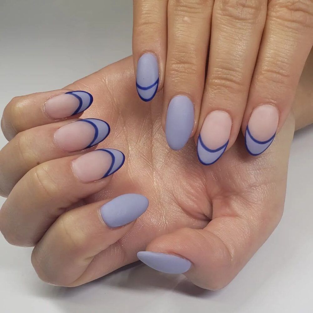 Contrasting invisible French manicure
