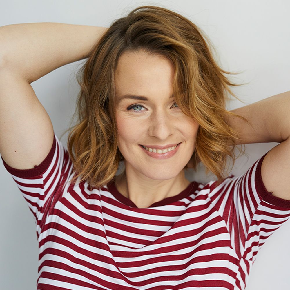 Location: Along the hairline