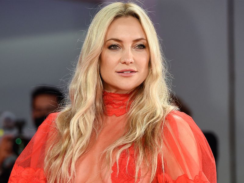Kate Hudson’s ‘Bohemian Rhapsody’ Style Just Started a Gorgeous Fall Hair Trend You Can Get With Your Fingers