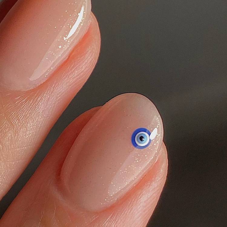 Minimalist Manicure