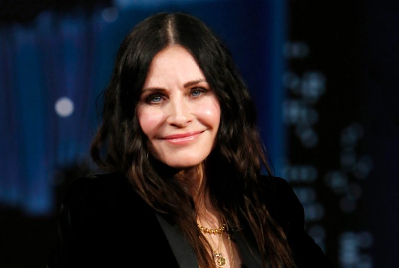 Courteney Cox Loves This Daily Exfoliator for Smooth Skin