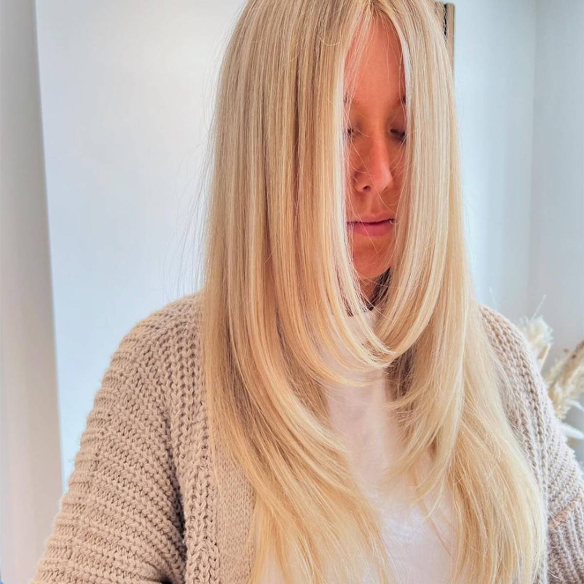 blonde curve cut