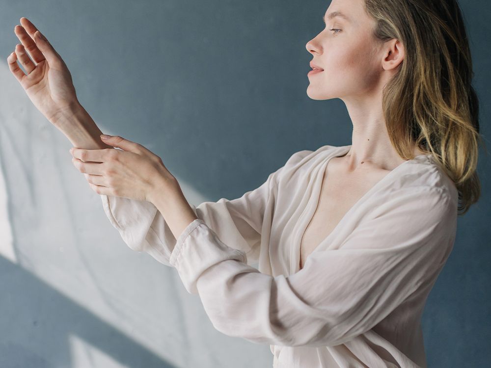 The Difference Between Hydrating and Moisturizing Your Skin