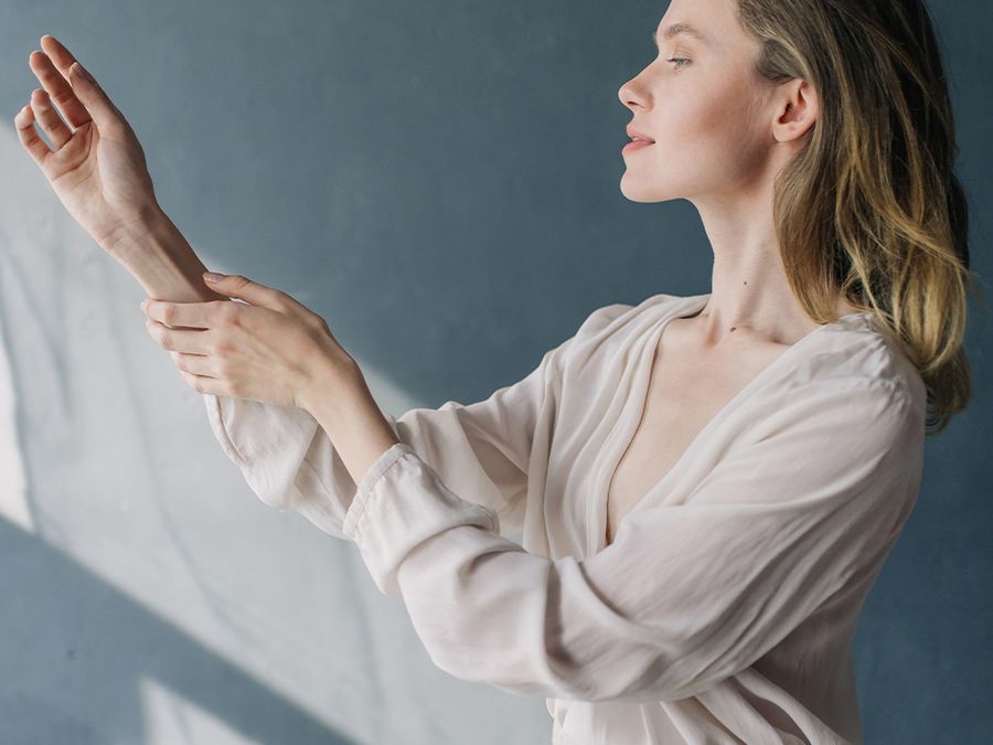 The Difference Between Hydrating and Moisturizing Your Skin
