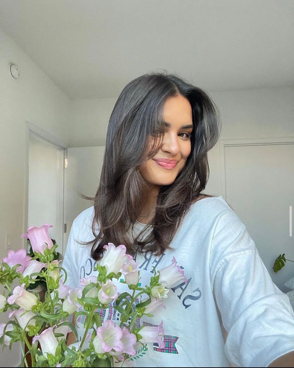 woman with bouncy mid-length hair