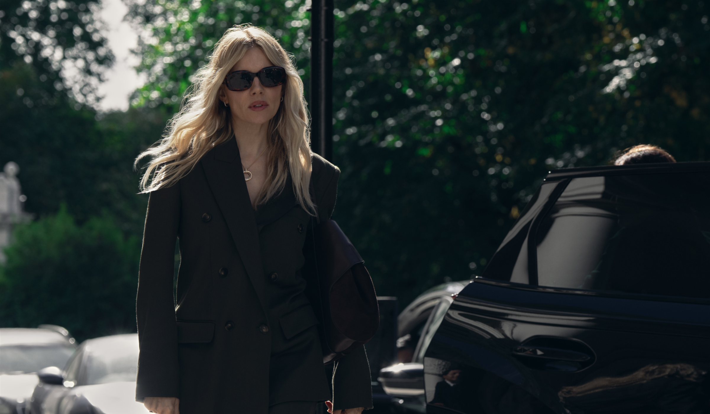Sienna Miller on the set of "War"