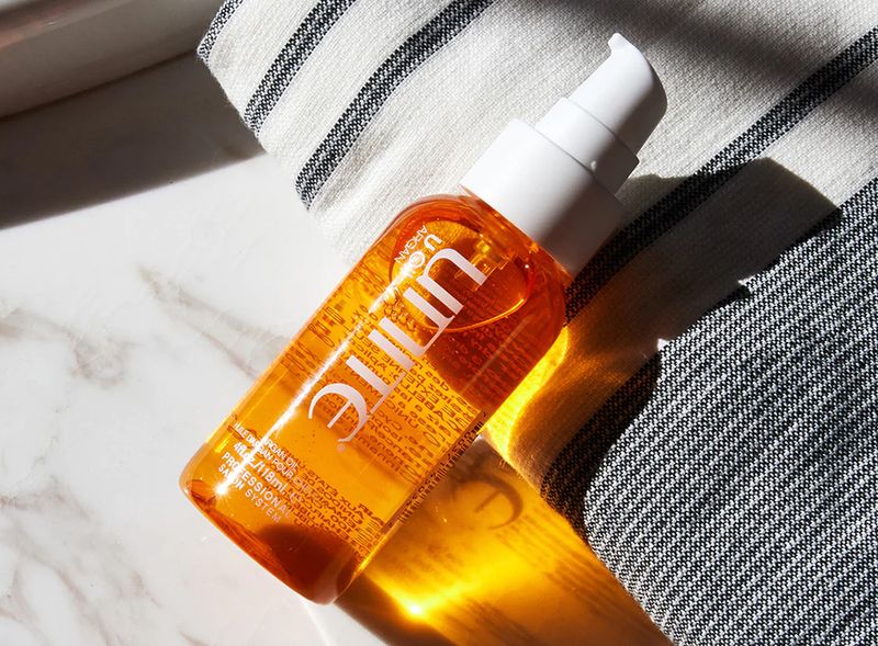 This Nongreasy Hair Oil Has Hundreds of Five-Star Reviews