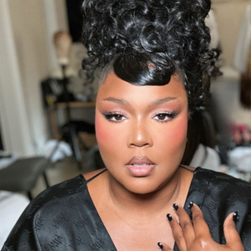 This Finishing Powder Is The Secret To Lizzo’s Matte Skin