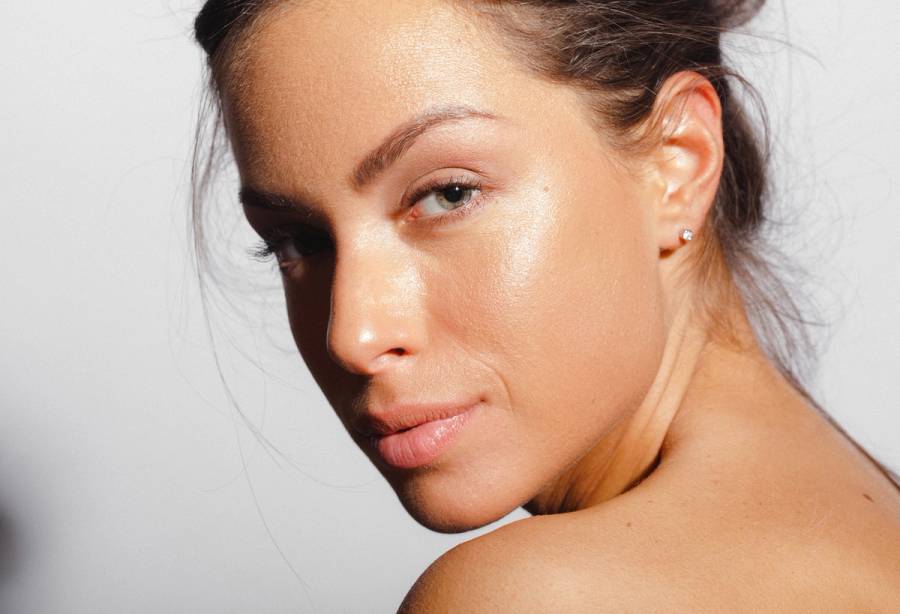 A Cosmetic Chemist Says These 2 Acids Help Minimize Pores