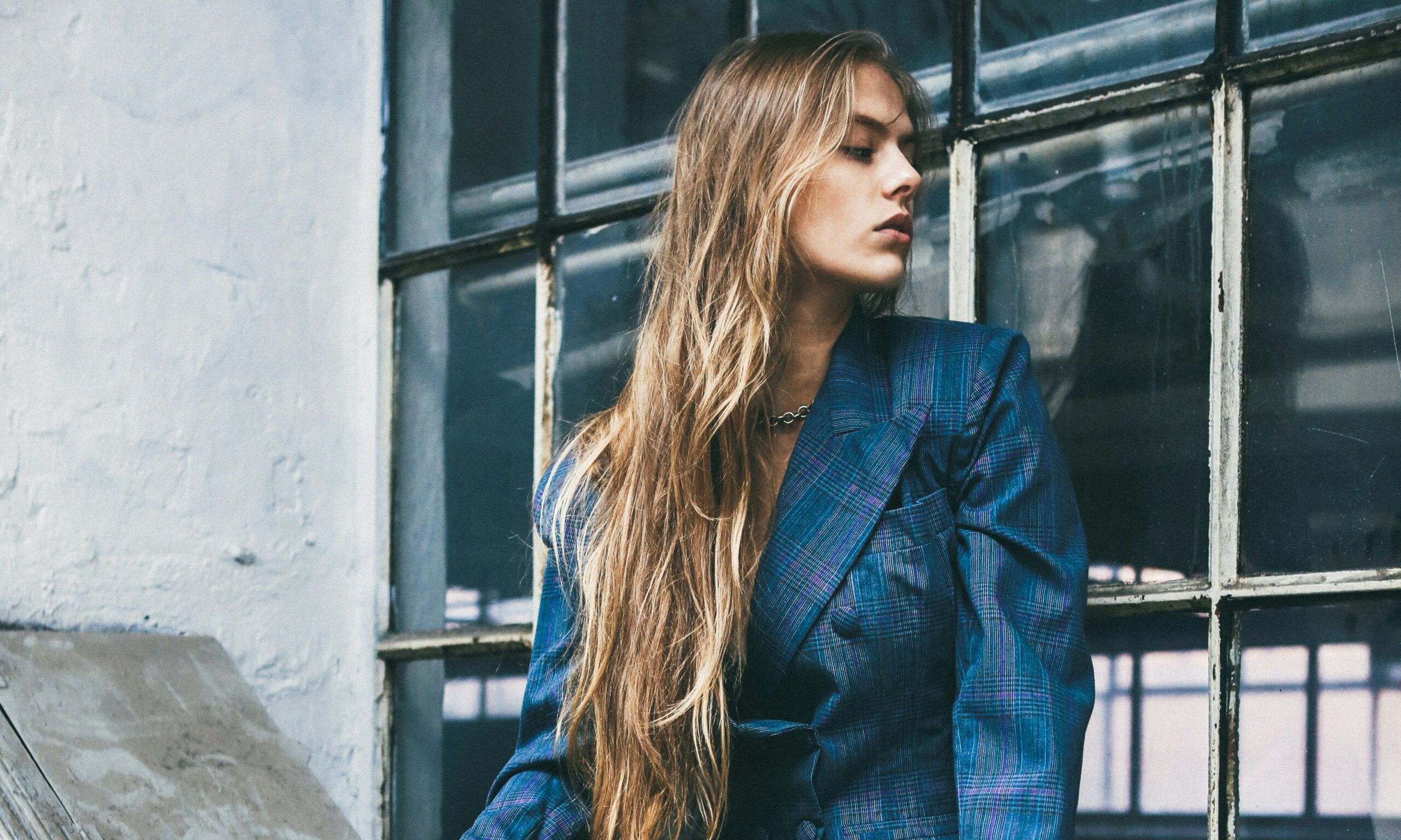 woman with long highlighted hair