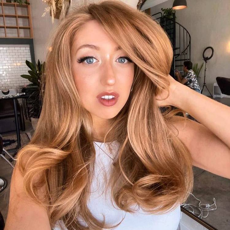 Voluminous long hair