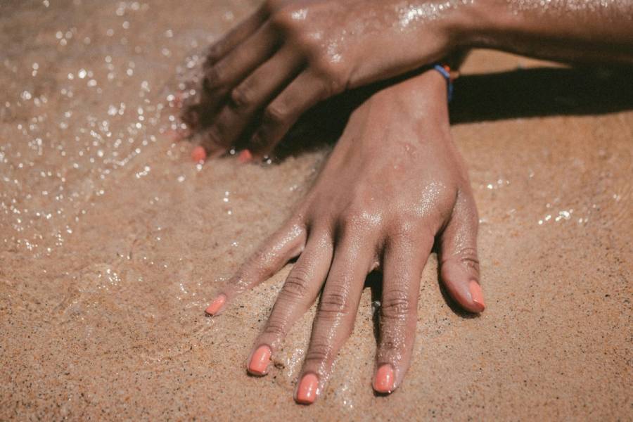Solar Nails Are The Sunny Trend We Can’t Get Enough Of