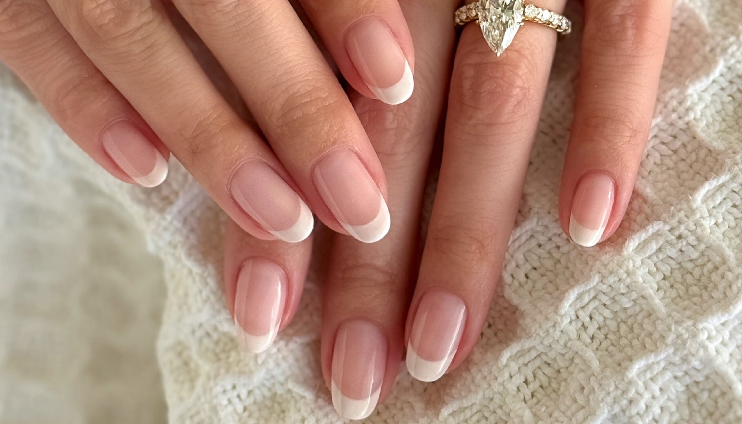 selena gomez golden globes 2025 nails