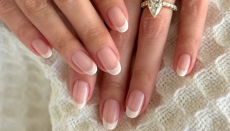 selena gomez golden globes 2025 nails