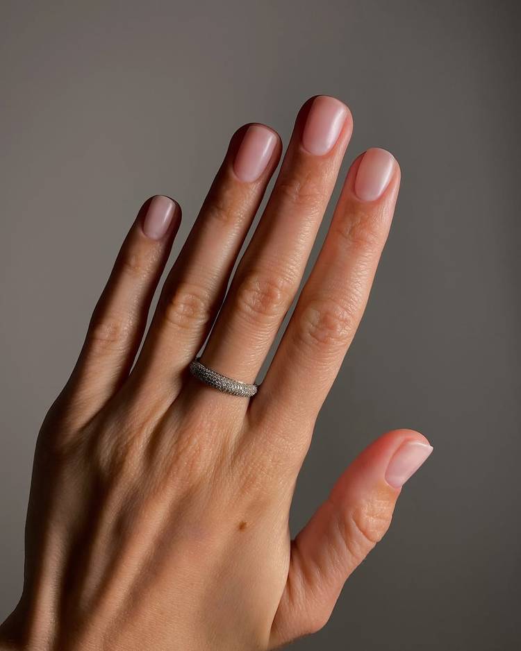blurred nails manicure