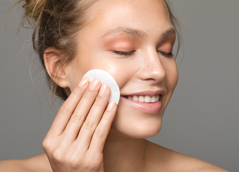 The Vitamin C–Packed Micellar Water This Celeb Aesthetician Calls a ‘Major Multitasker’ Is Now a Drew Barrymore ‘Do’