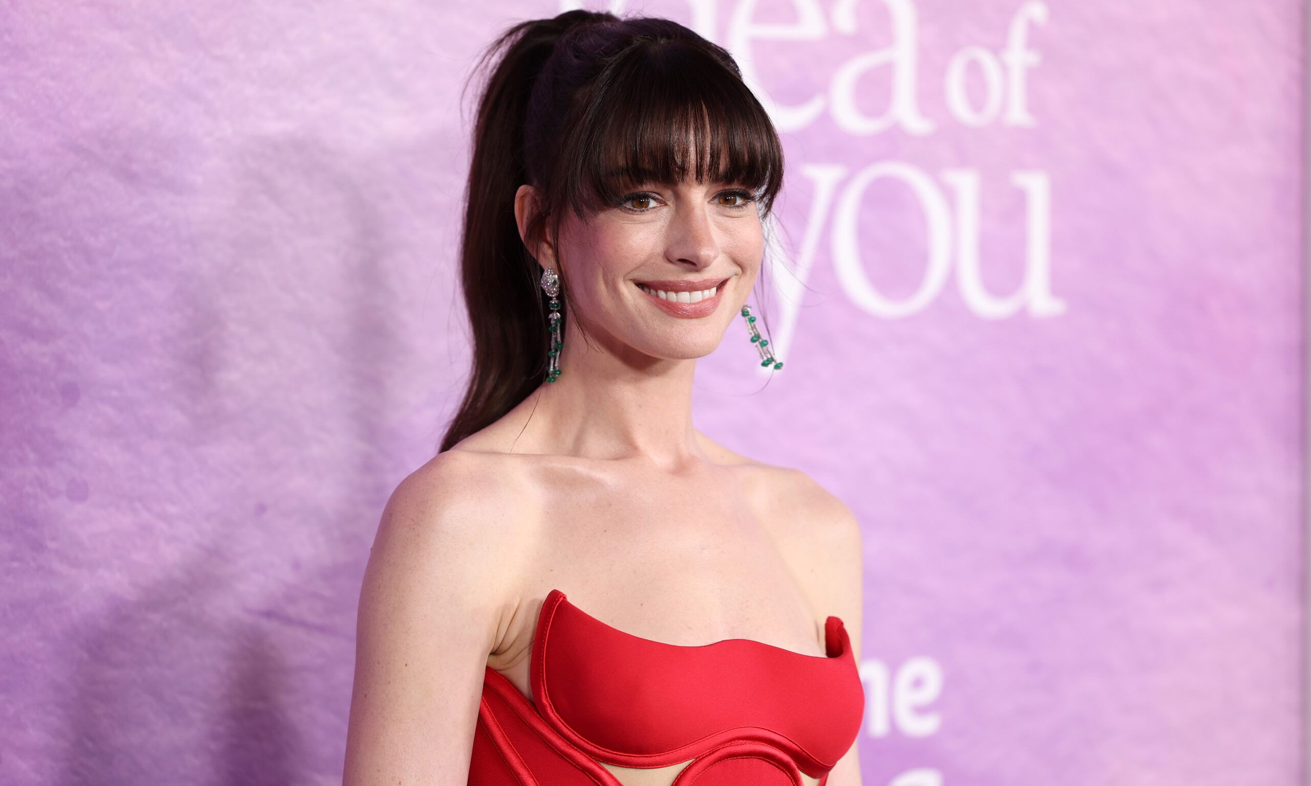 anne hathaway sober milestone