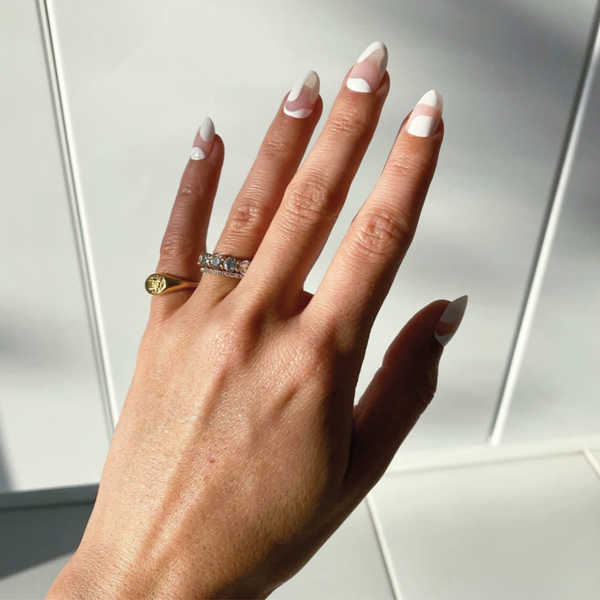 Instagram: tombachik