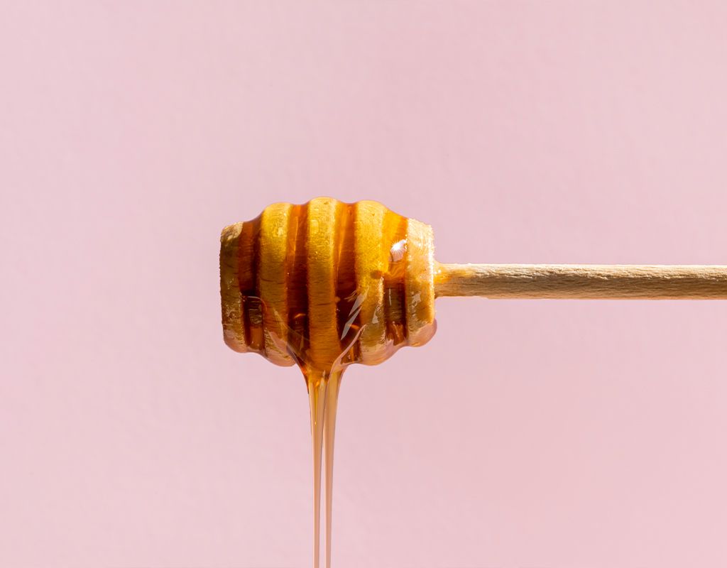 A Guide to the Beauty and Wellness Benefits of Honey