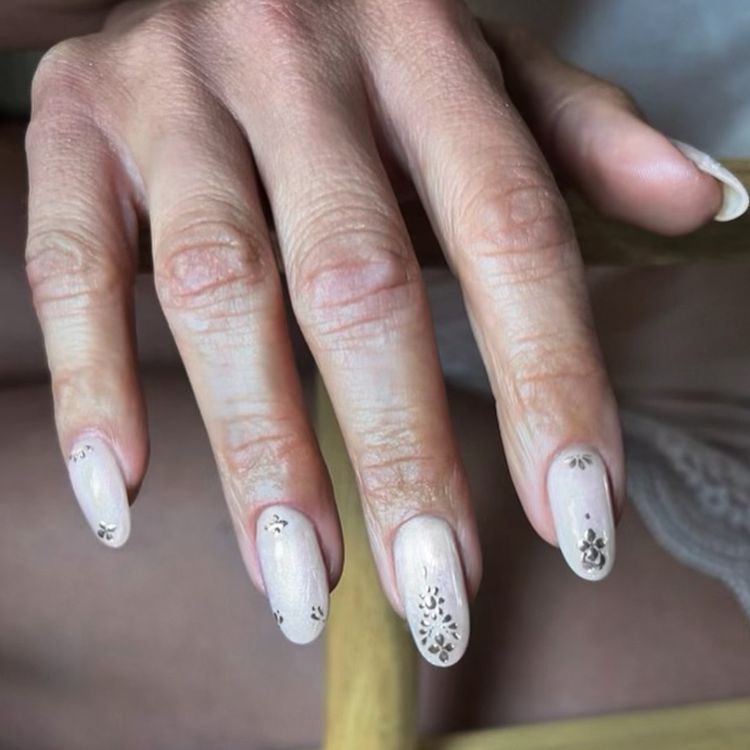 Mother of pearl manicure