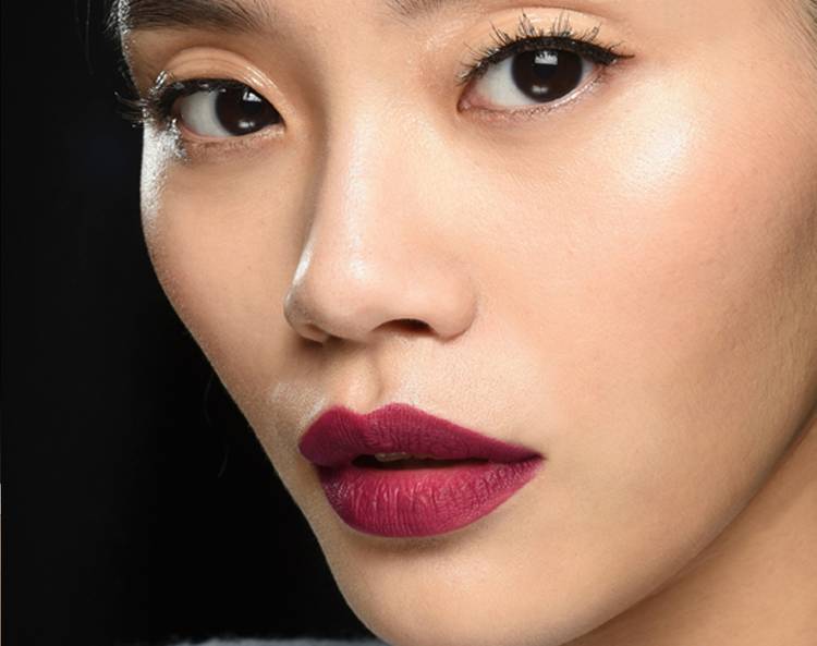 Trend: '90s Dark Red Lip 