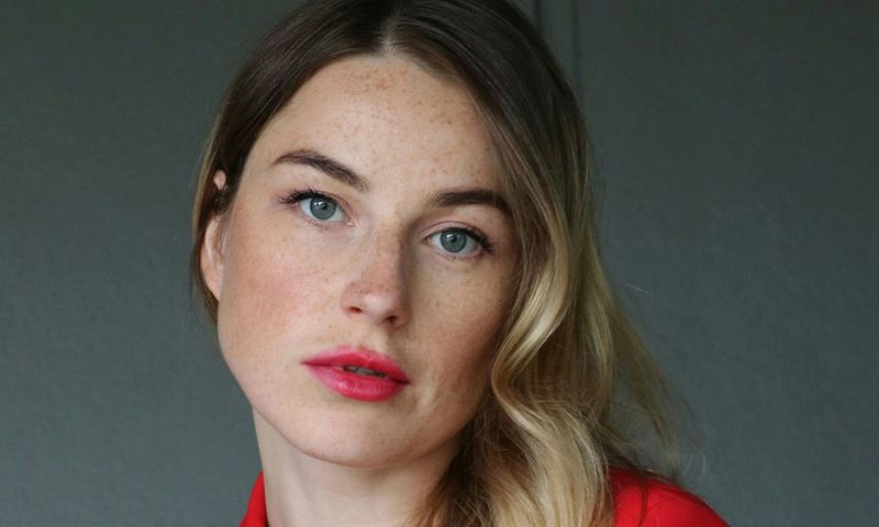 blonde-haired woman with red lips