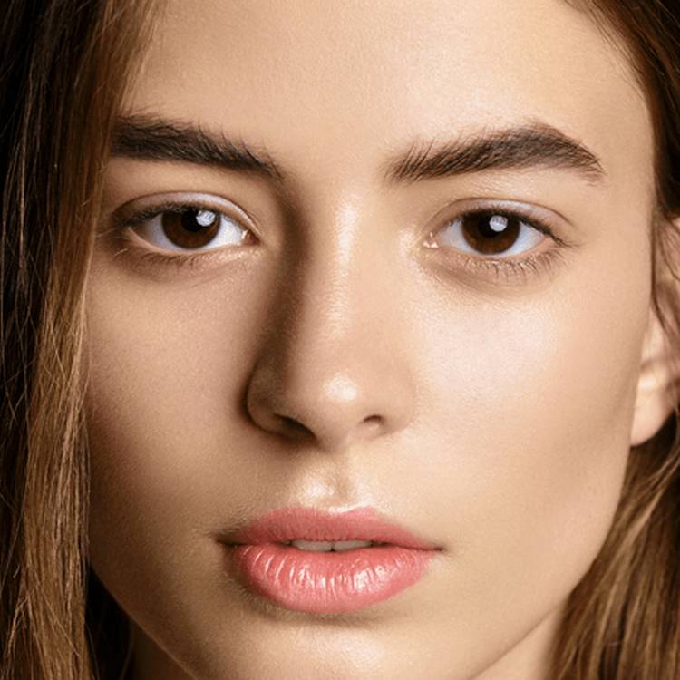 Make your brows look more symmetrical