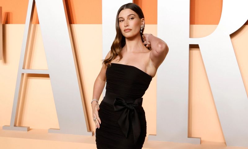Hailey Bieber attends the 2025 Vanity Fair Oscar Party hosted by Radhika Jones at Wallis Annenberg Center for the Performing Arts on March 02, 2025 in Beverly Hills, California.