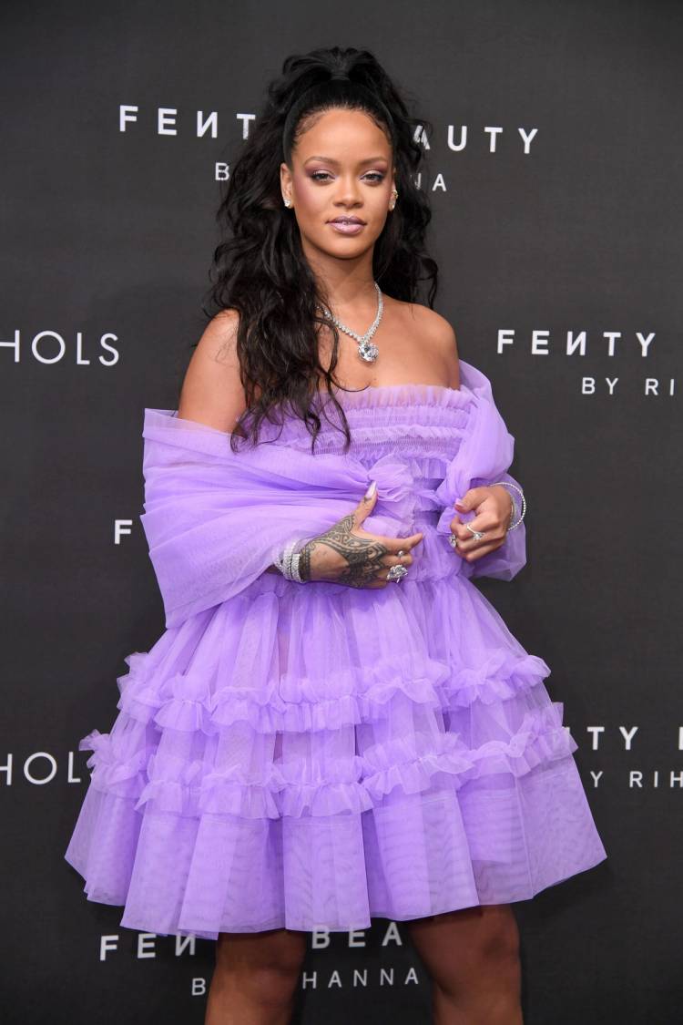 Rihanna half up hair