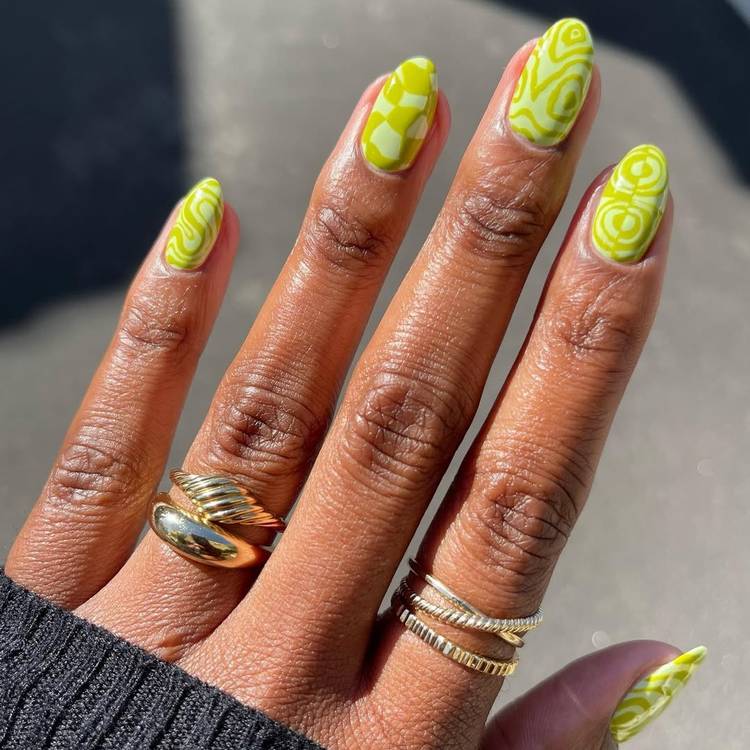 green nails