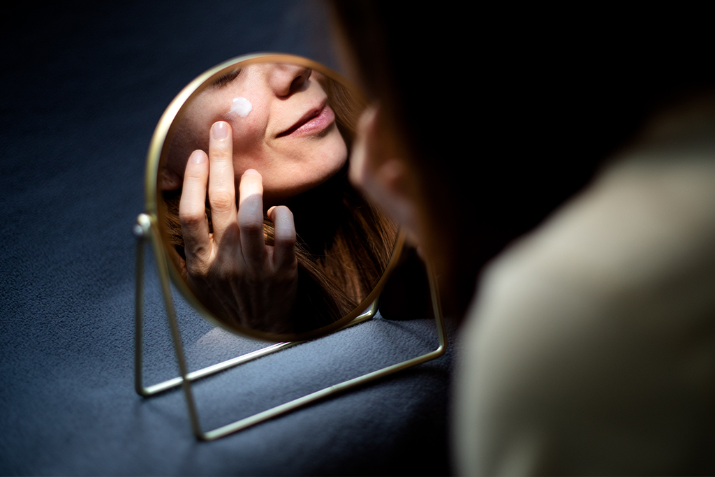 Grab a Spoon: Derms Say This Is Exactly How Much Sunscreen You Really Should Be Applying