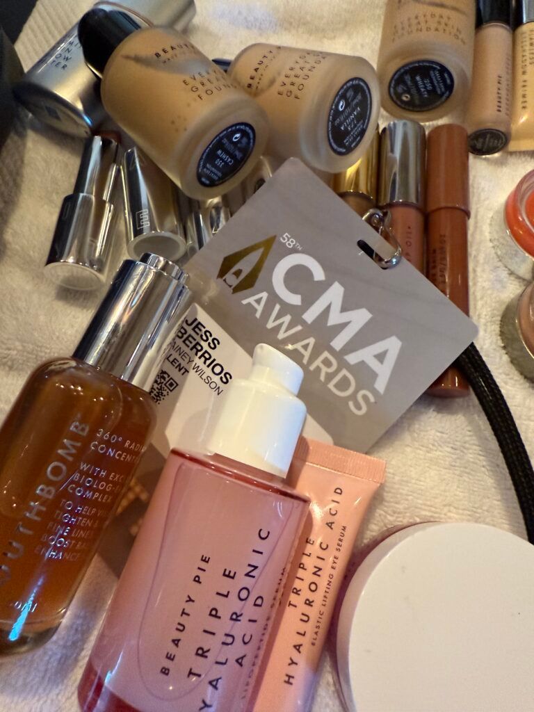 Lainey Wilson's CMAs glam