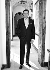 Dr. Ozan Sozer