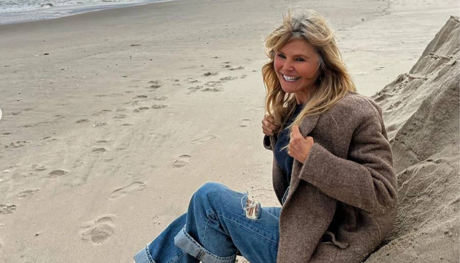 christie-brinkley-gray-hair